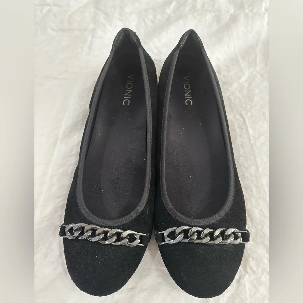 Vionic Black Velvet Loafers with Metallic Chain Detail Size 11 Wide - Picture 1 of 4
